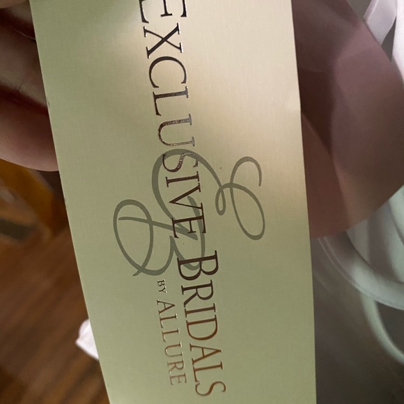 Allure Exclusive Edition P912 Sz 6. NWT - Picture 11 of 11